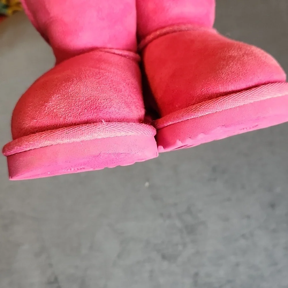 UGG Classic II Pink Bloom Fuchsia Sheepskin Boots Size 6T Toddlers Girls